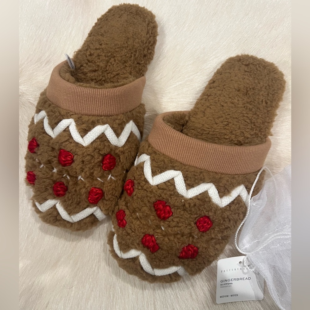 POTTERY BARN Gingerbread Slippers, size M